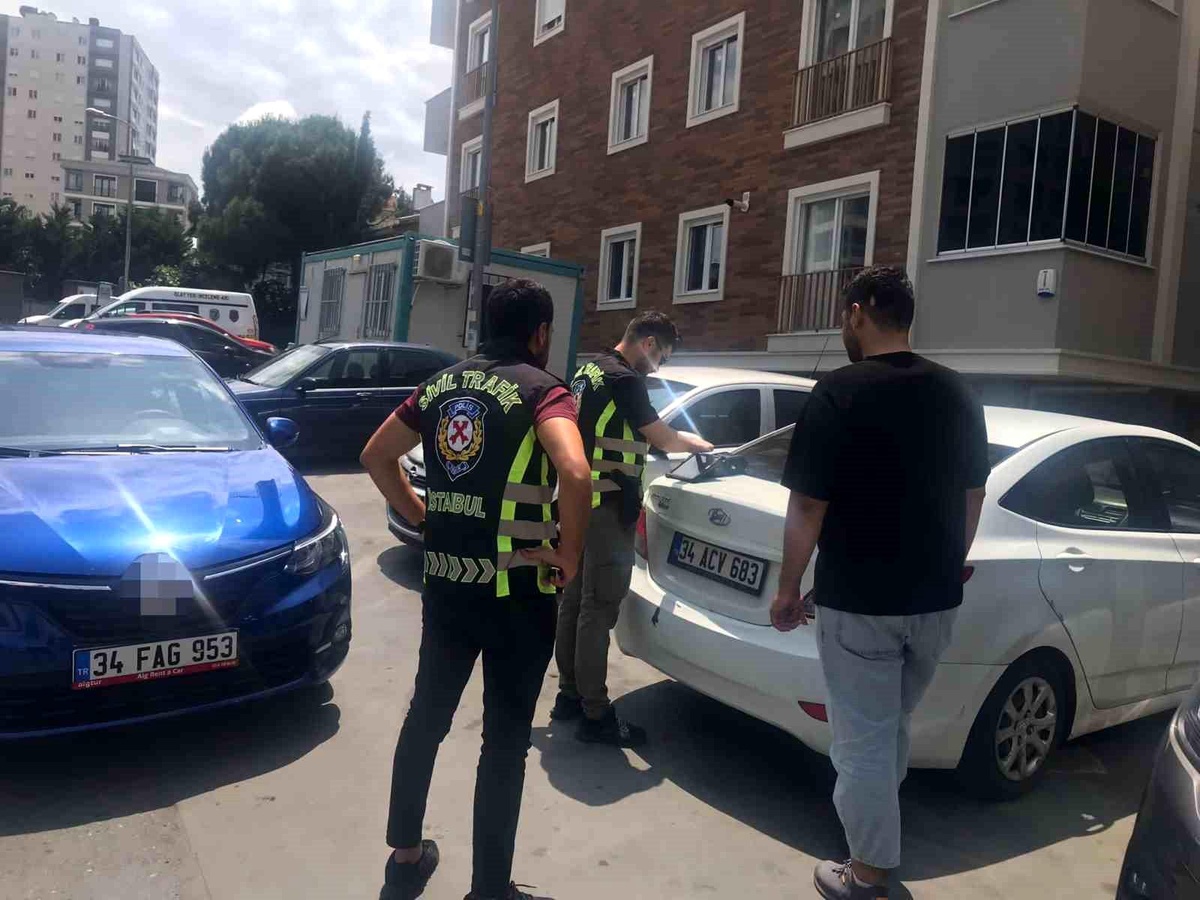 Maltepe\'de Kırmızı Işıkta Geçen Sürücü Yakalandı