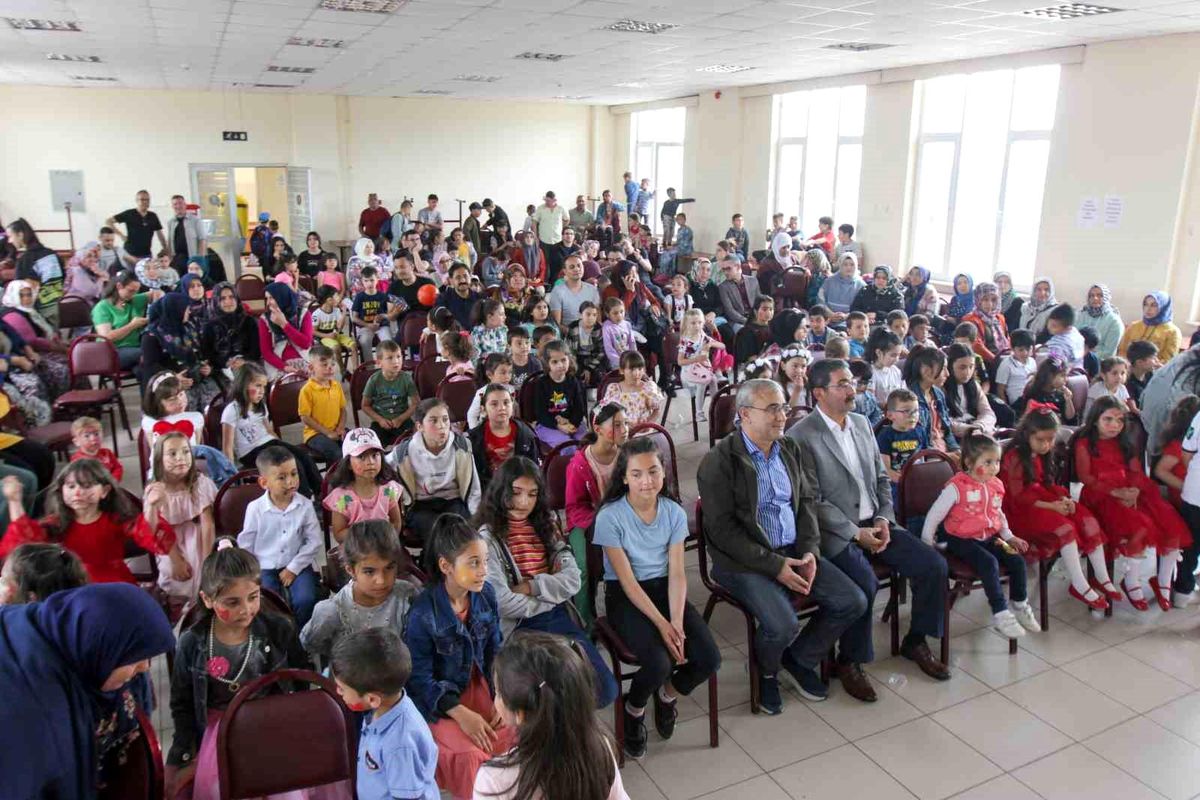 Kütahya Belediyesi, Siner Mahallesinde Çocuk Şenliği Düzenledi