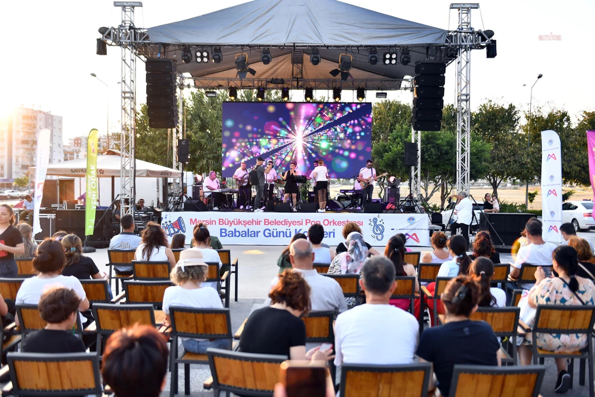 Mersin Büyükşehir Belediyesi Pop Orkestrası Babalar Günü\'nde konser verdi