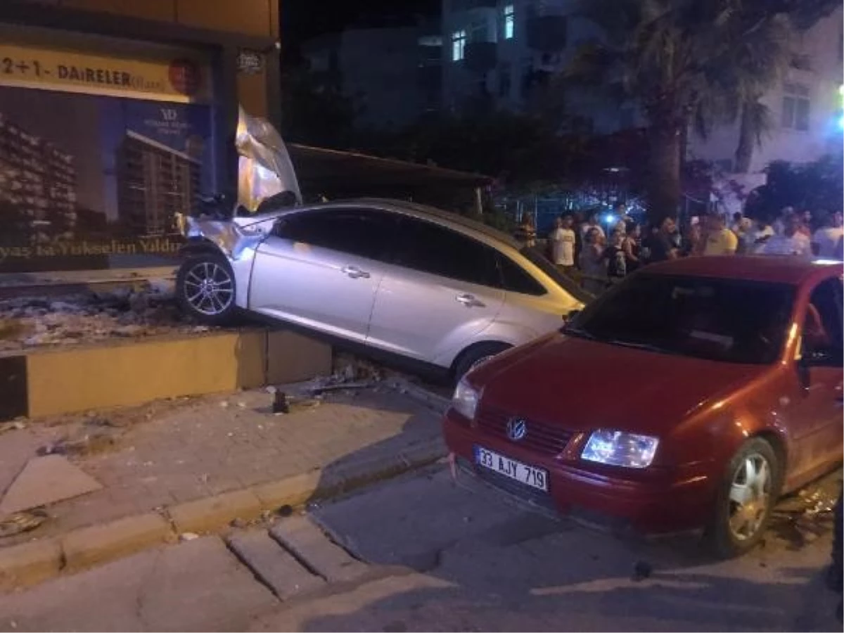 Mersin\'de Otomobil Kazası: 2 Ölü, 4 Yaralı