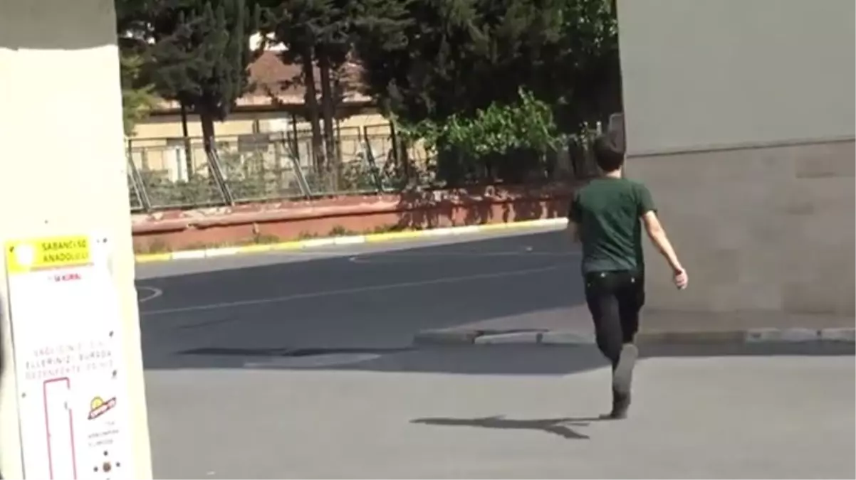 YKS\'nin ikinci oturumu için sınava geç kalan öğrenci, kapıdaki velilerin ısrarı sonucu sınava alındı