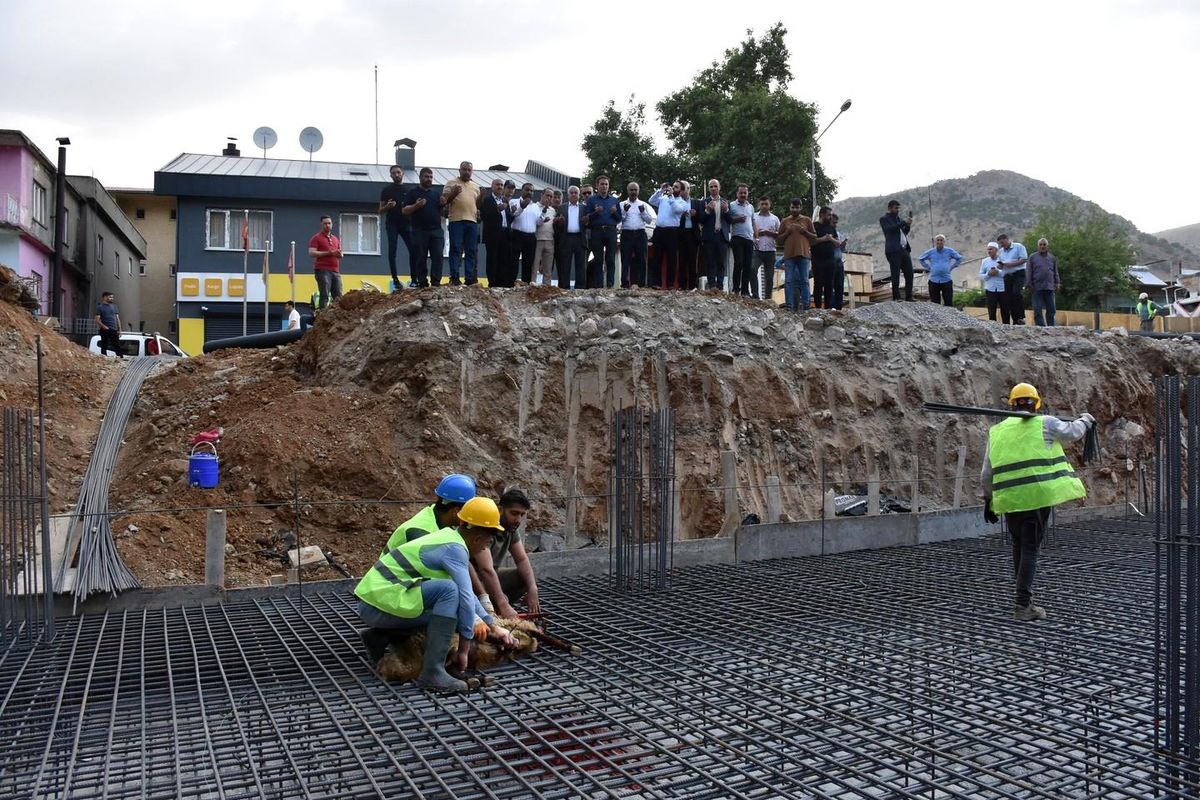 Batman Sason ilçesinde 3 bin kişilik caminin temeli atıldı