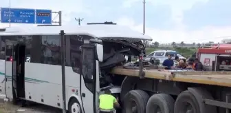 Antalya'da tur midibüsü TIR'a çarptı: 1 ölü, 5 yaralı