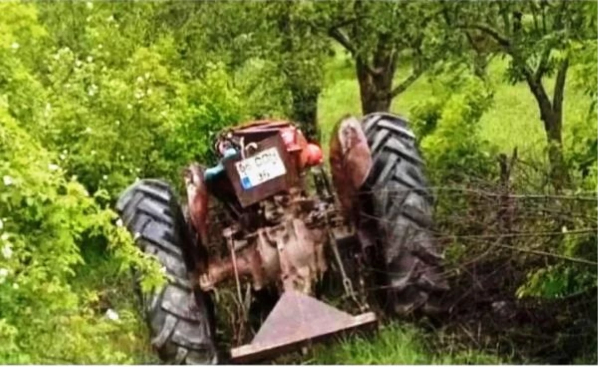 Ehliyetsiz sürücü traktör kazasında hayatını kaybetti