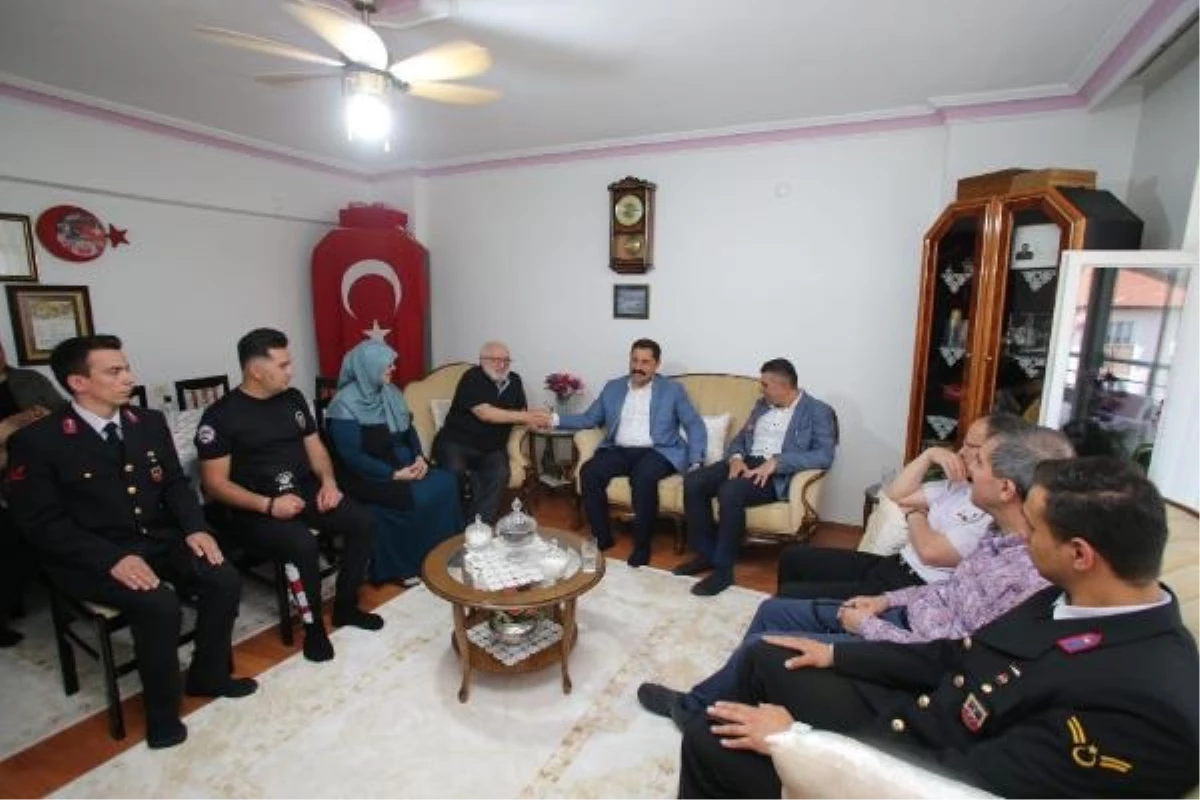 Amasya Valisi Mustafa Masatlı, Şehit Piyade Yüzbaşı Alper Kalem\'in Babasını Ziyaret Etti
