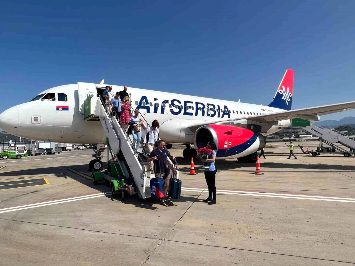 Sırbistan\'dan Gazipaşa-Alanya Havalimanı\'na Sezonun İlk Uçuşu