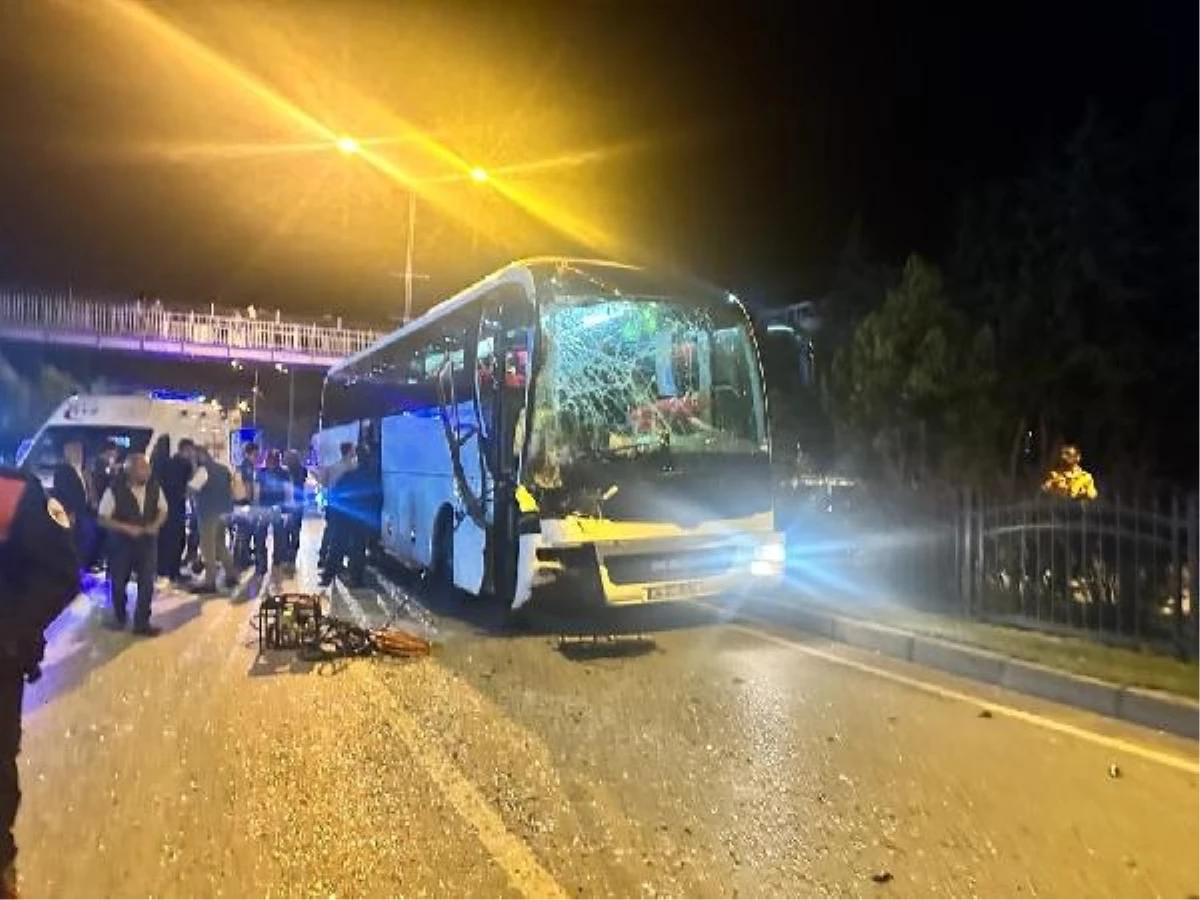 Amasya\'da Yolcu Otobüsü TIR\'a Çarptı: 5 Yaralı