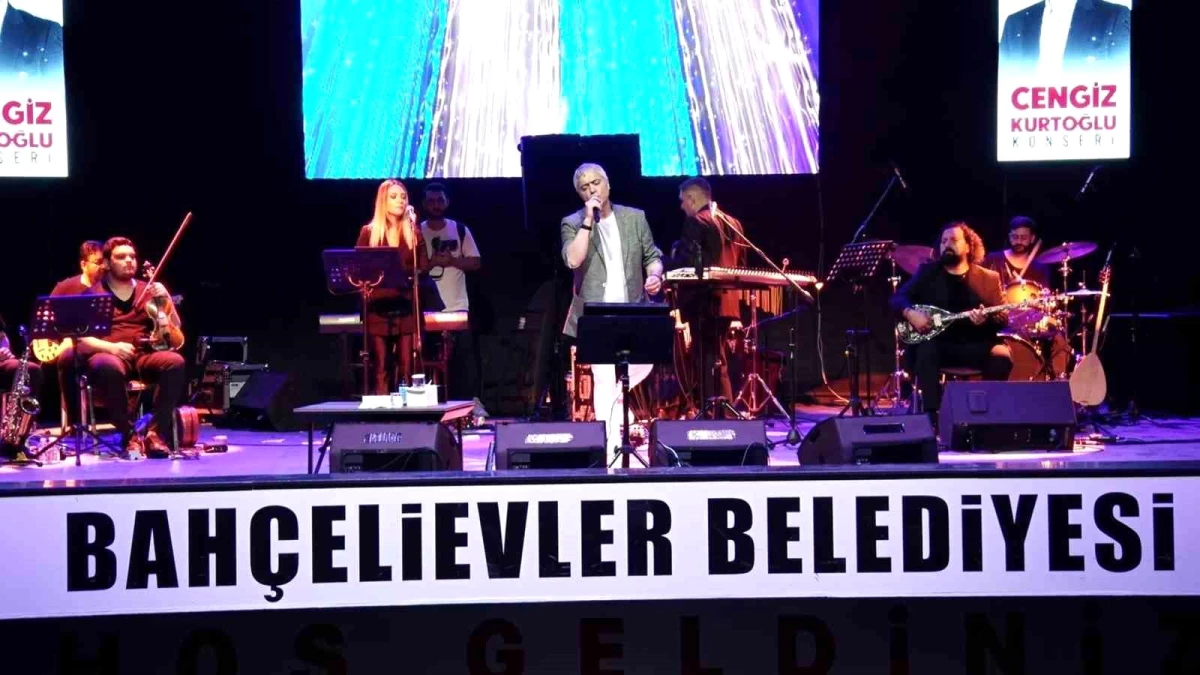 Bahçelievler\'de Babalar Günü kutlaması: Cengiz Kurtoğlu sahne aldı