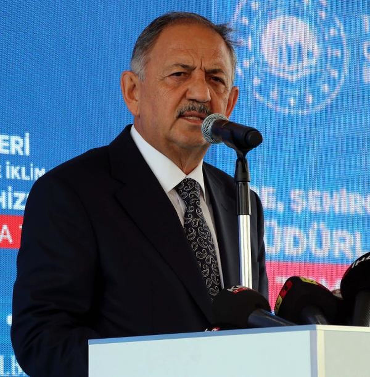 Bakan Özhaseki: \'Fay kırıklarının üzerine yapı yapılmasına izin vermeyeceğiz\'