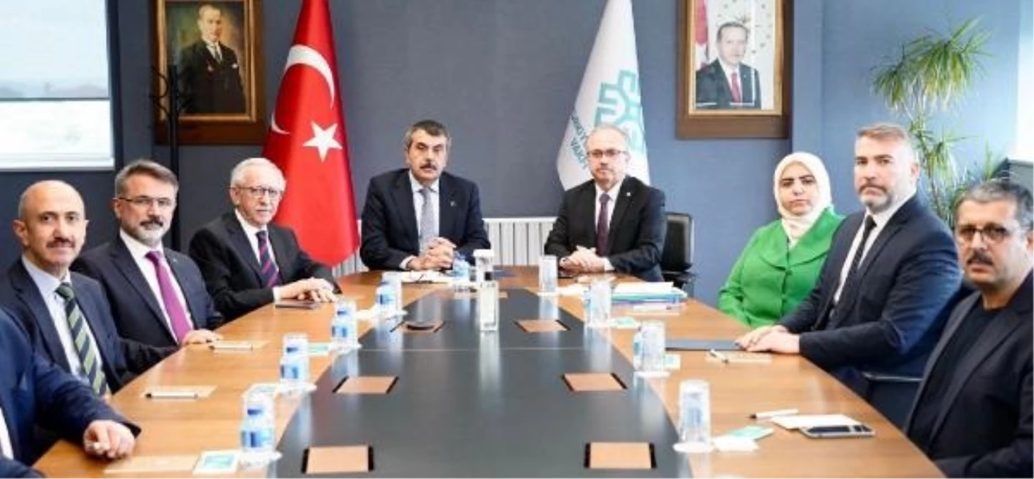 Milli Eğitim Bakanı Yusuf Tekin, Türkiye Maarif Vakfı\'nı ziyaret etti