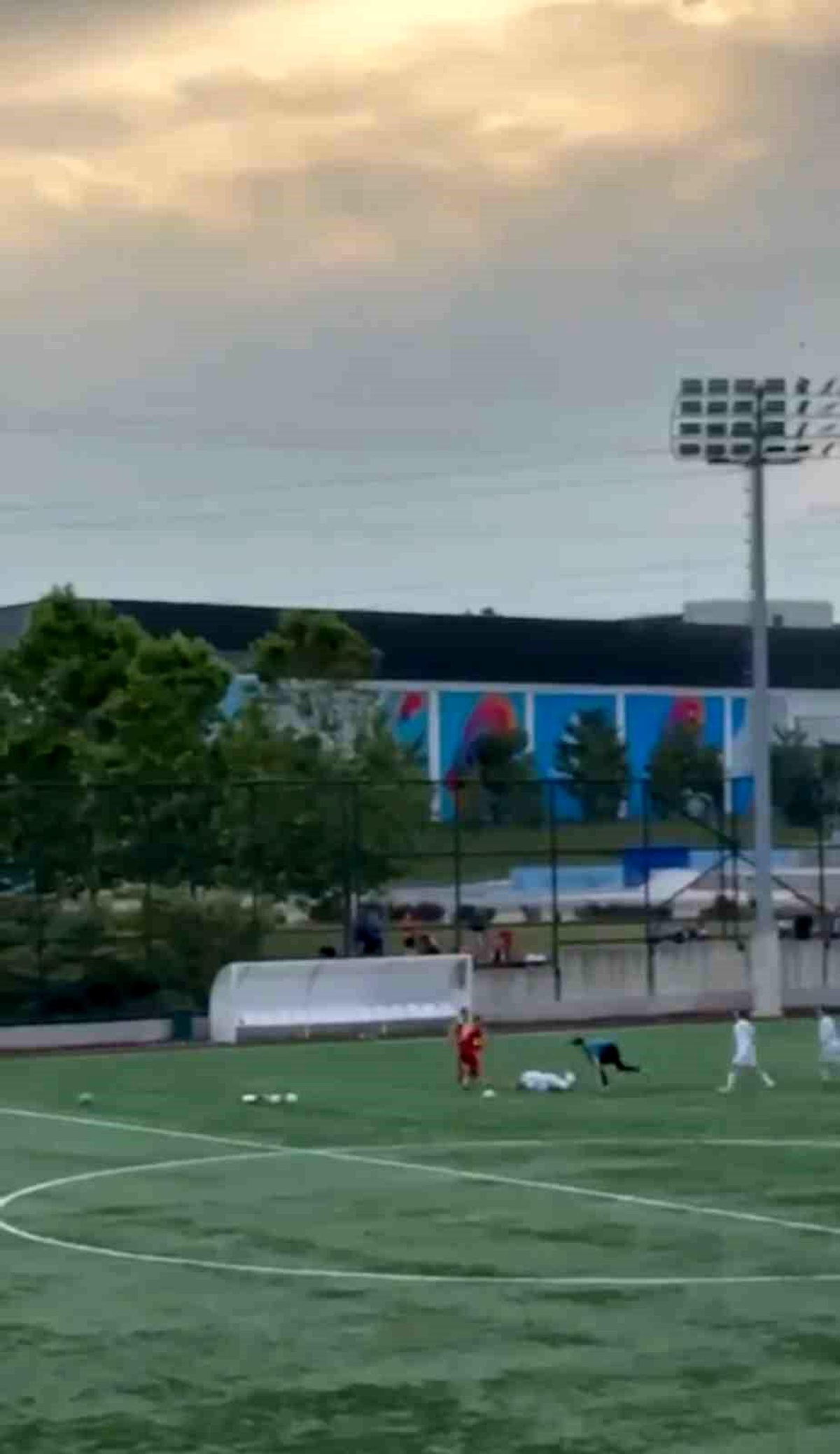 Bayrampaşa\'da futbol maçı sonrası kavga çıktı, polis havaya ateş açtı