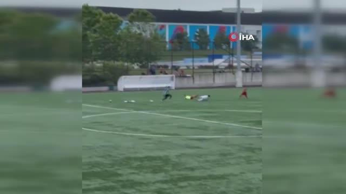 Bayrampaşa\'da Futbol Maçında Kavga Çıktı: Polis Havaya Ateş Açtı