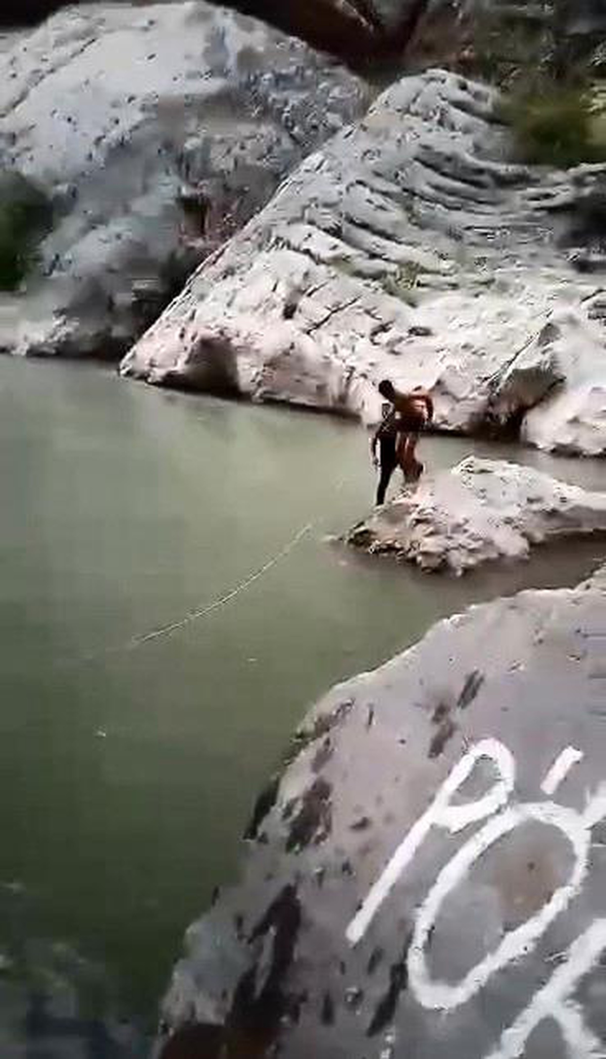 Adıyaman\'da bir kişi boğuldu, itfaiye ekipleri arkadaşını kurtardı