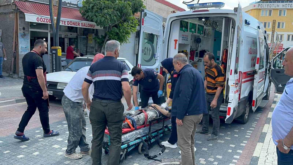 Afyonkarahisar\'da Belediye İşyeri İnşaatında İşçiler Düştü