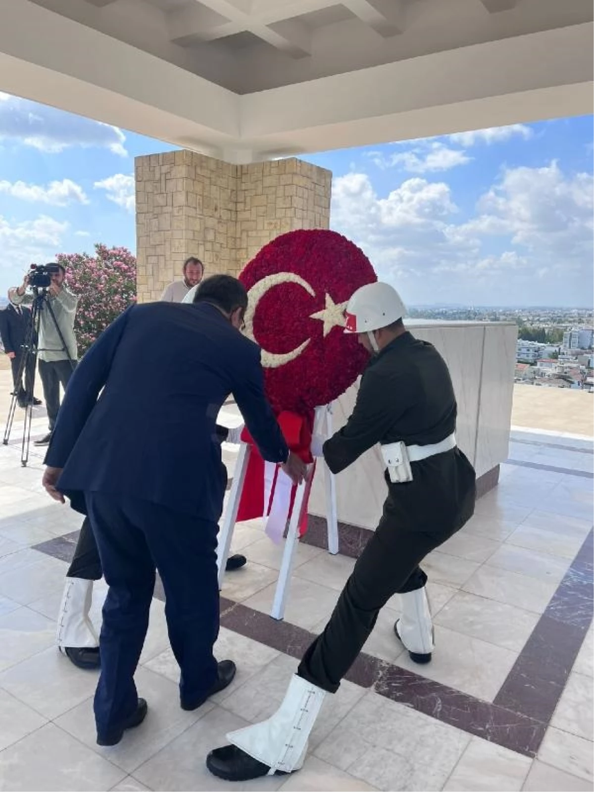 Cumhurbaşkanı Yardımcısı Cevdet Yılmaz, KKTC\'de Dr. Fazıl Küçük Anıtı ve Rauf Denktaş\'ın Kabrini Ziyaret Etti