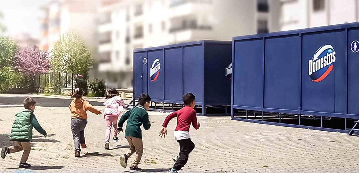 Domestos, Deprem Bölgesindeki Geçici Yaşam Alanlarında Hijyen İçin Çalışıyor