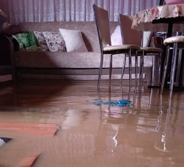 Düzce'de yoğun yağış nedeniyle turuncu alarm verildi, vatandaşlar tahliye ediliyor