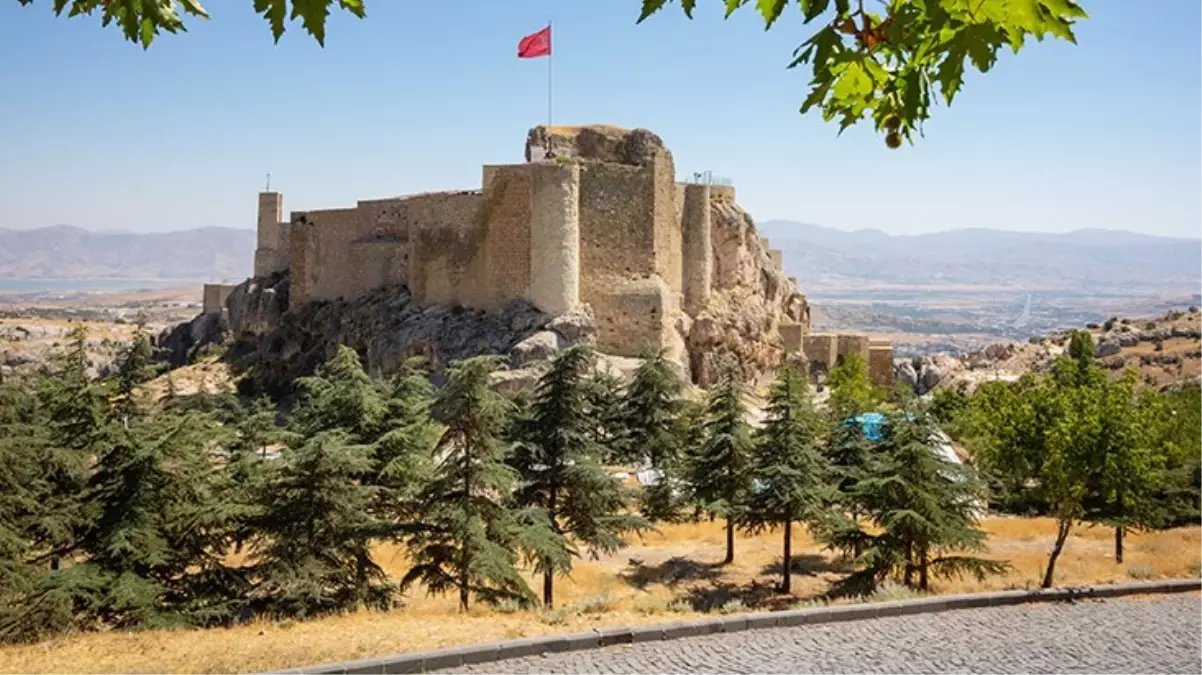 Elazığ tarihi ve doğal güzellikleri ile turistlerin ilgisini çekiyor