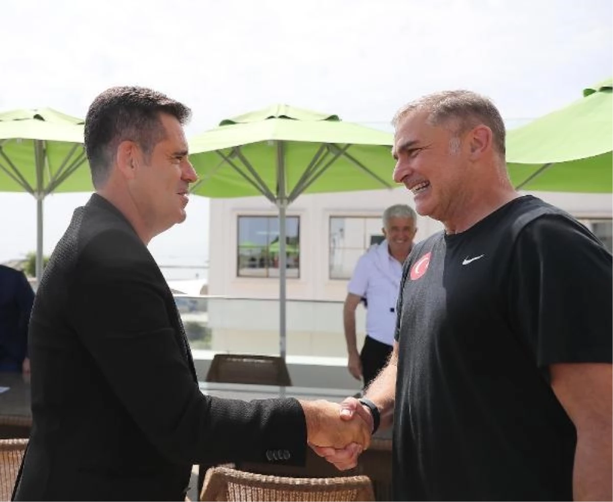 Samsunspor Teknik Direktörü Hüseyin Eroğlu, A Milli Takım kampını ziyaret etti