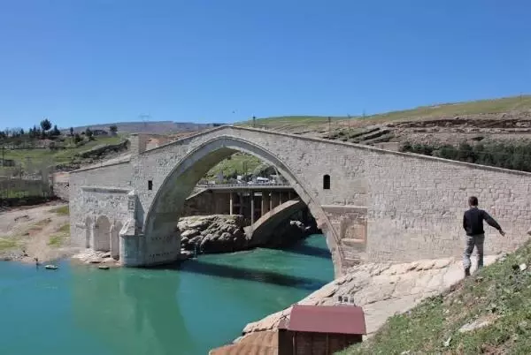 Lisedeki Arkadaşının Cinsel İstismarına Maruz Kalan Kız İntihar Girişiminde Bulundu