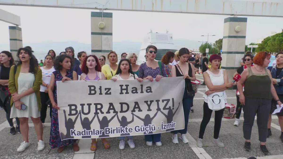 Kadınlar Birlikte Güçlü Platformu İzmir\'de Kadın ve LGBTİ Hakları İçin Eylem Yaptı