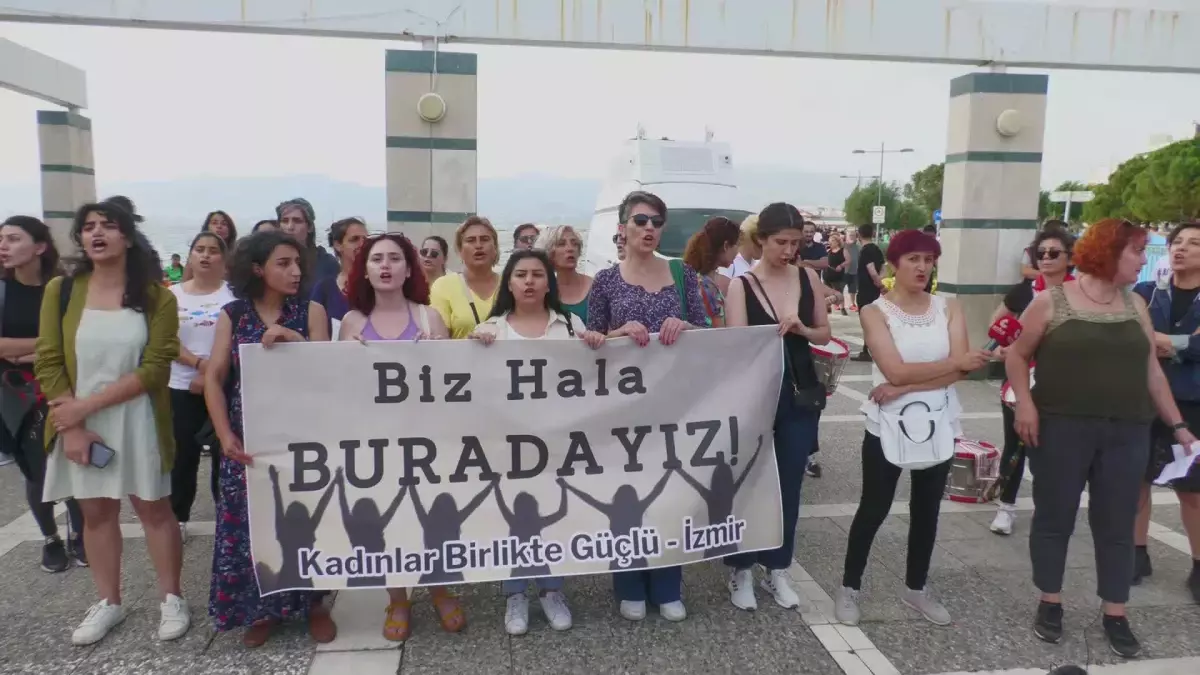 Kadınlar Birlikte Güçlü Platformu İzmir\'de Kadın ve LGBTİ Hakları İçin Eylem Yaptı