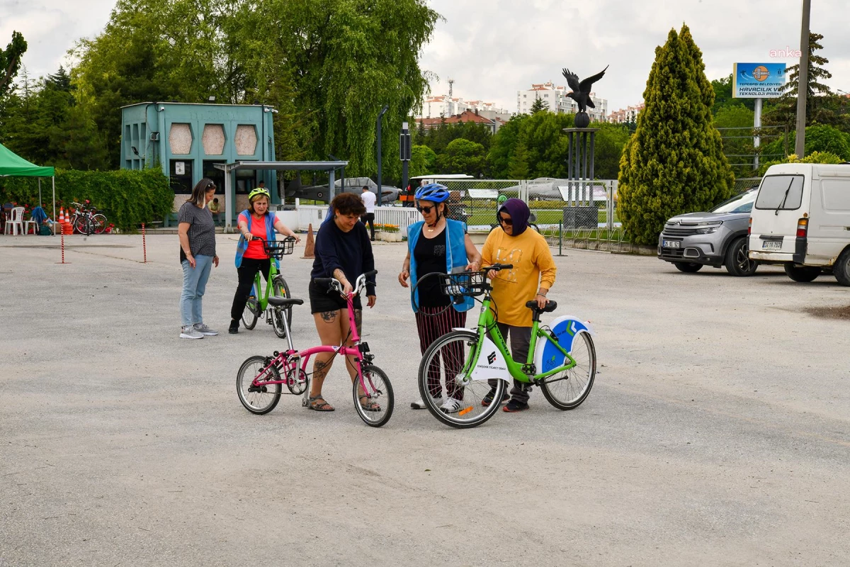 Tepebaşı Belediyesi ve Zincir Kıran Kadınlar Derneği iş birliğiyle Kadınlarla Pedallıyoruz Bisiklet Okulu eğitici eğitimleri başladı