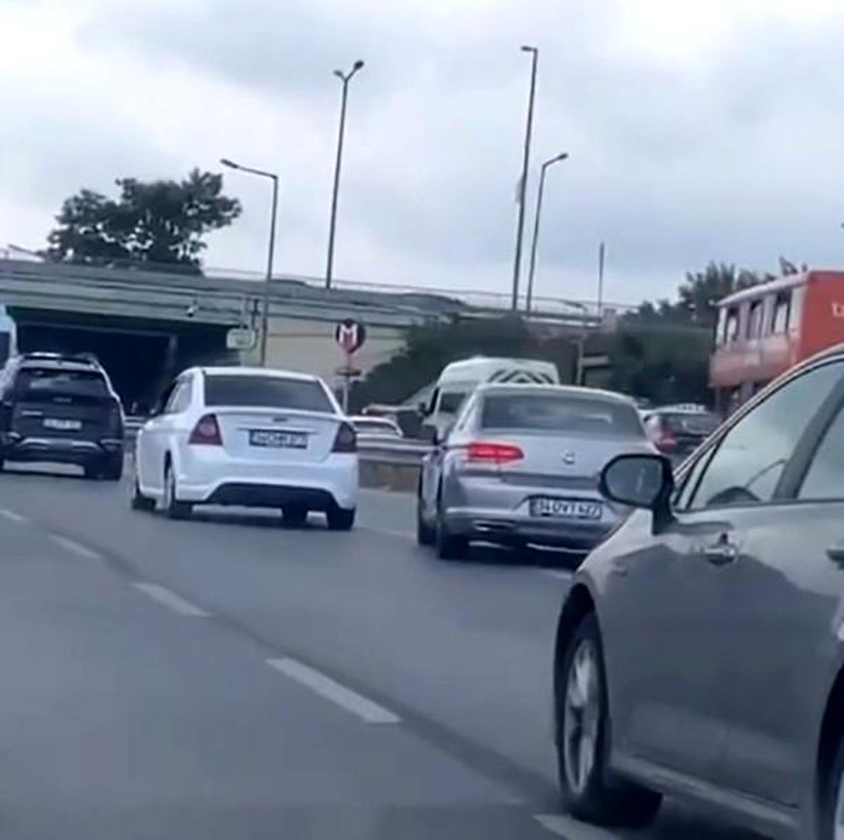 Kartal\'da Trafik Magandası Tehlikeli Makaslar Atarak Trafiği Tehlikeye Düşürdü