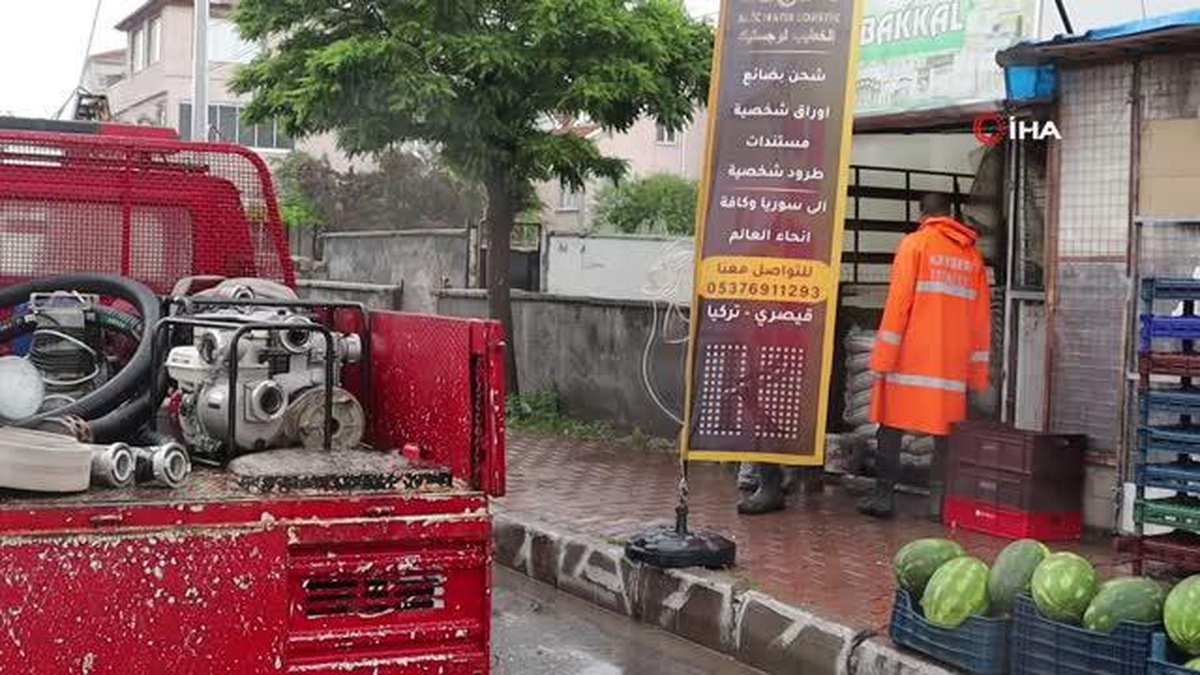 Kayseri\'de sağanak yağış: Evleri ve dükkanları su bastı