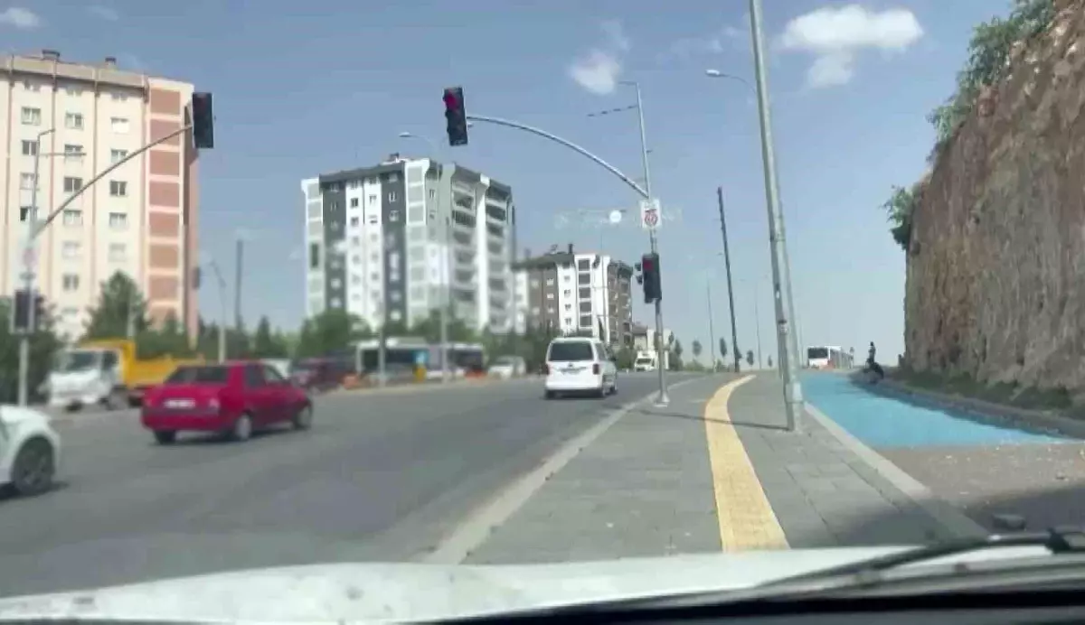 Kırmızı ışıkta geçen araçlara ceza yağdı