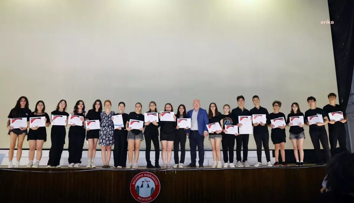 Menteşe Belediyesi\'nin tiyatro ve robotik projeleri yıl sonu etkinlikleriyle sona erdi