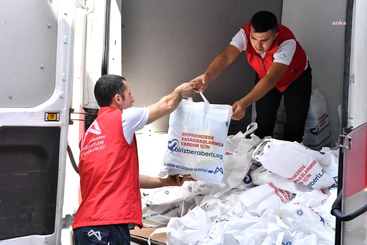 Mersin Büyükşehir Belediyesi, depremzedelere yardım eli uzatmaya devam ediyor