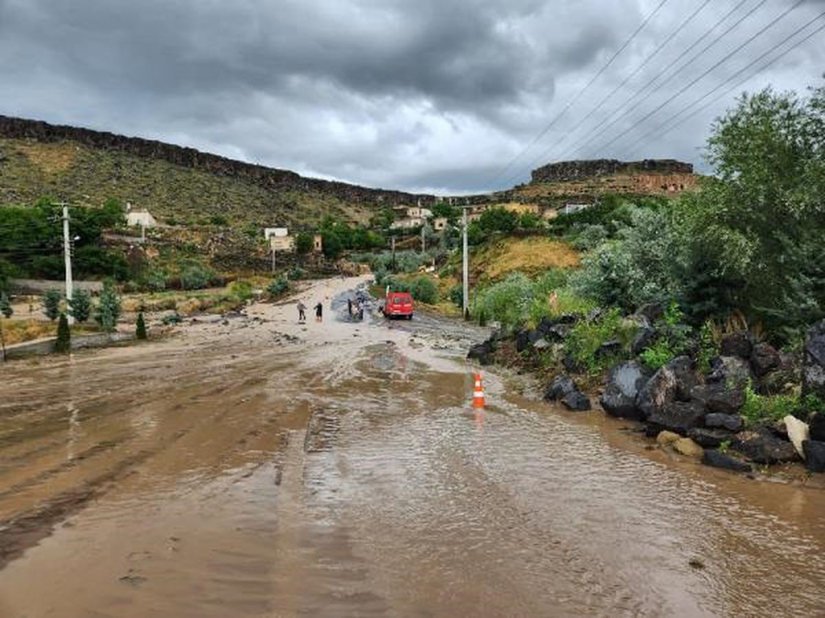 Nevşehir\'de Sağanak Yağmur Hayatı Olumsuz Etkiledi