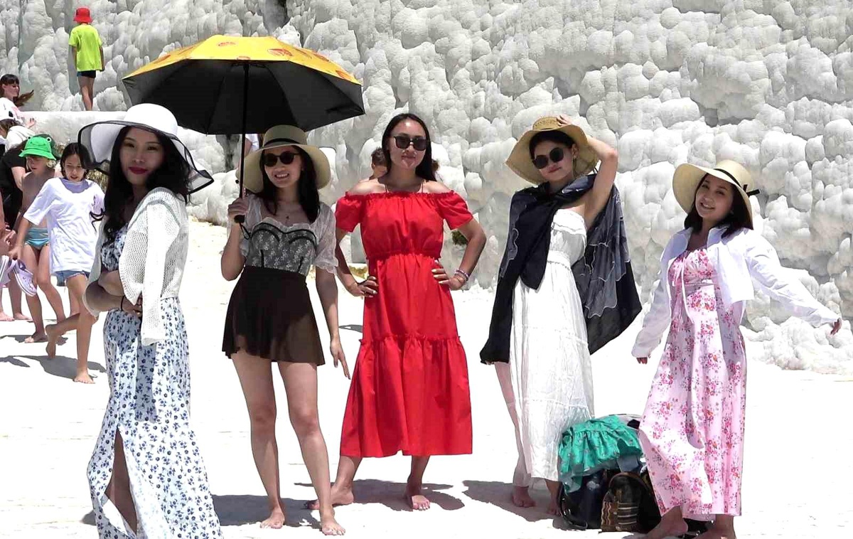 Pamukkale\'de ziyaretçi sayısı yüzde 40 arttı