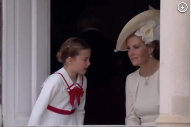 Prenses Charlotte'un Trooping Colour törenindeki diyalogu sosyal medyada konuşuldu