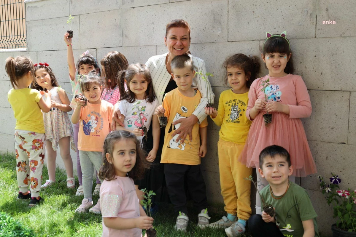 Safranbolu Belediye Başkanı Elif Köse, Çocuk Bakımevi Öğrencileriyle Birlikte Sebze Fidesi Dikti
