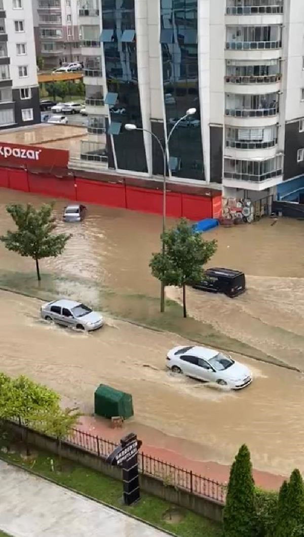 Samsun\'da Sağanak Yağış Su Baskınlarına Yol Açtı