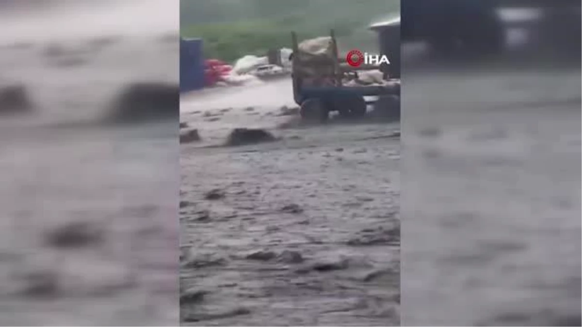 Sapanca\'da Şiddetli Yağmur Sular Altında Kaldı