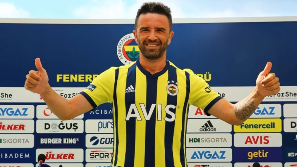 Gökhan Gönül futbolu bıraktığını açıkladı