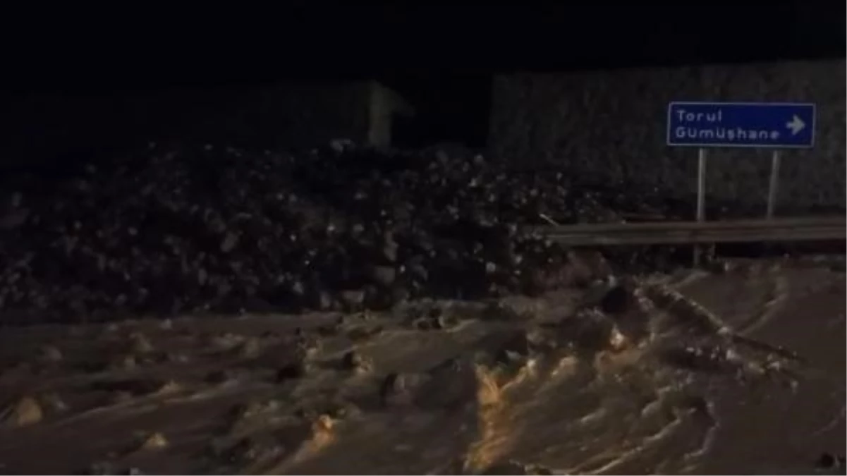 Trabzon\'da sağanak sonrası heyelanlar: Yollar kapandı, evler su bastı