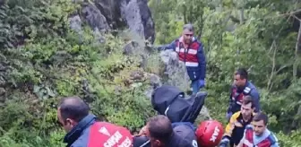 Artvin'de hafif ticari araç uçuruma yuvarlandı: 1 ölü