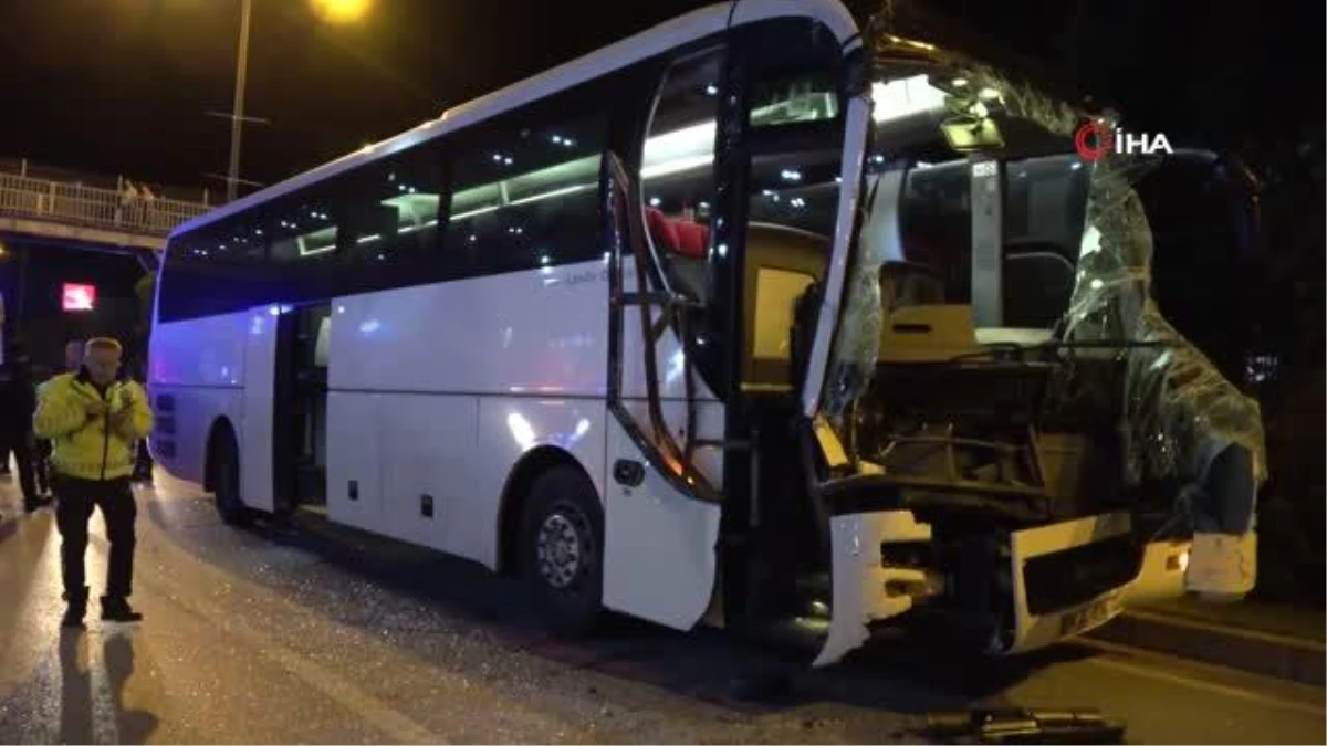 Amasya\'da Yolcu Otobüsü Tıra Çarptı: 5 Yaralı