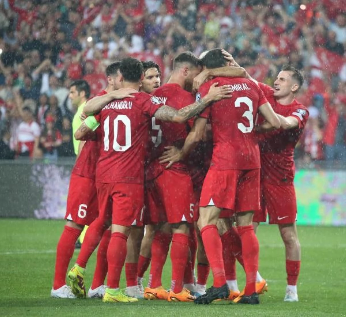 A Milli Futbol Takımı, EURO 2024 Elemeleri\'nde Letonya ve Galler\'i mağlup ederek liderliğe yükseldi