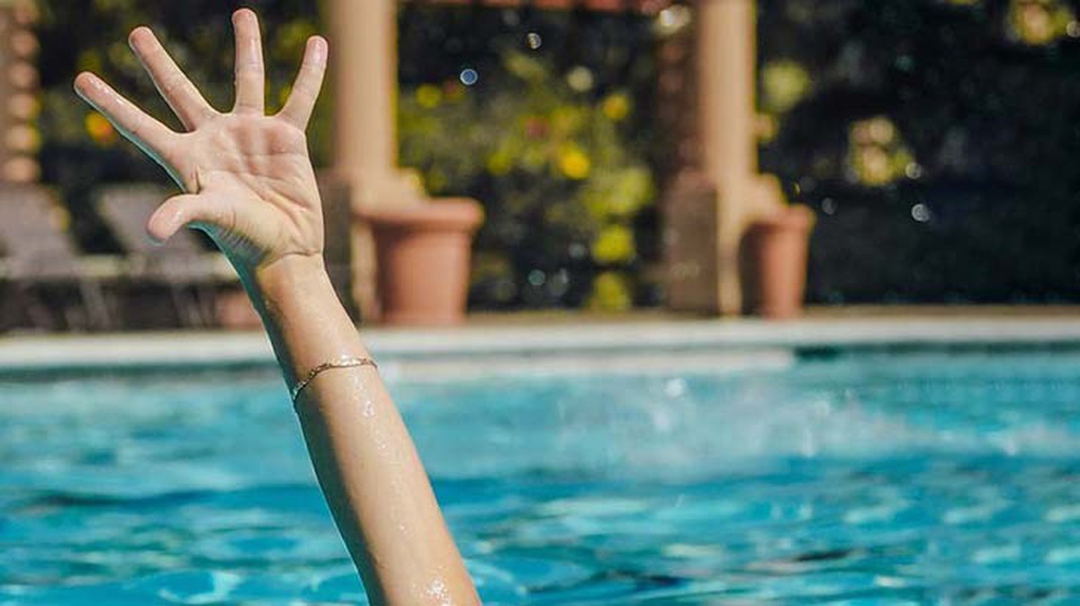 Rus çocuk, Alanya\'da otel havuzunda boğuldu
