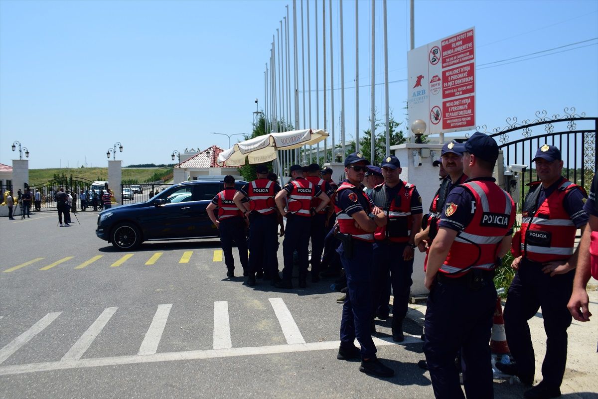 Arnavutluk\'ta İran karşıtı örgütün kampına baskın düzenlendi