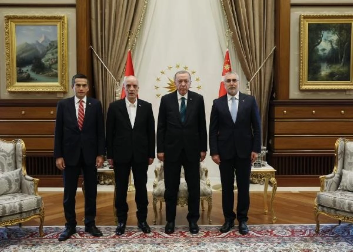 Cumhurbaşkanı Erdoğan, Asgari Ücret Görüşmeleri İçin TİSK ve Türk-İş Başkanlarını Kabul Etti