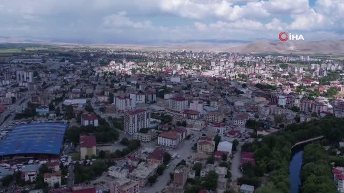 Demirel'in cekete imza atıp 'il oldu' dediği Elbistan'ın 100 yıllık heyecanı tazelendi