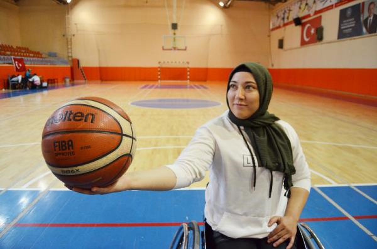 Depremden etkilenen milli tekerlekli sandalye basketbolcu Merve Sezer, spora yeniden başladı