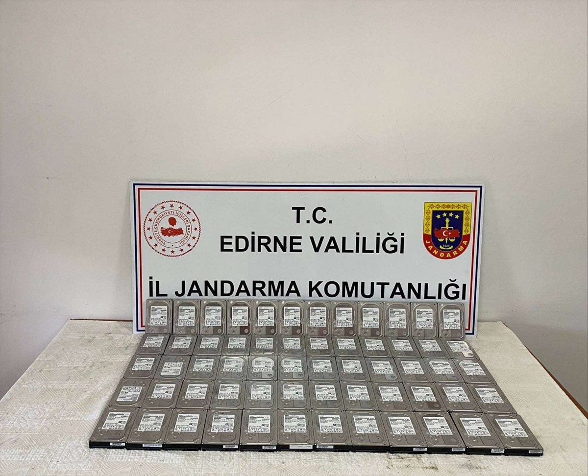 Edirne\'de 60 hard disk ele geçirildi
