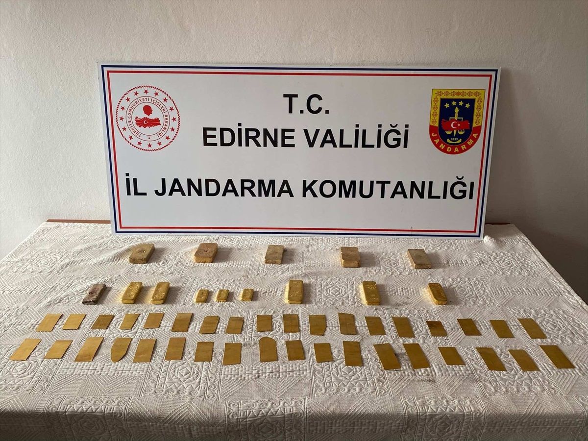 Edirne\'de Otomobilde 15 Kilogram Gümrük Kaçağı Altın Ele Geçirildi